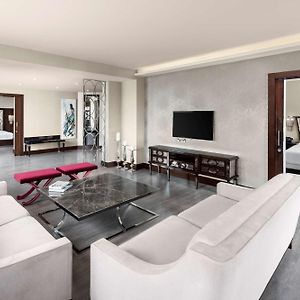 Familie Suite met Twee Slaapkamers en een King Size Bed